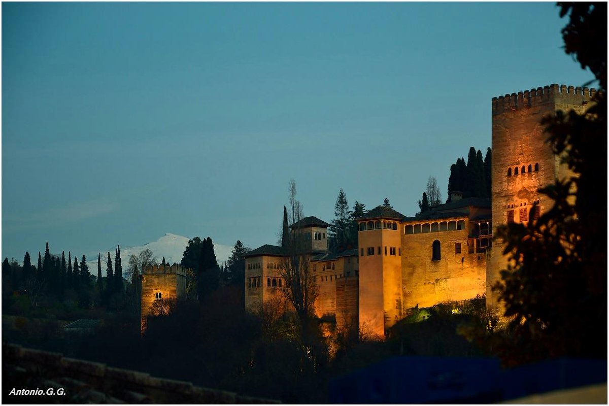 Cuéntame pobre ciego 
como imaginas mi alma
si yo naciera de nuevo
y si lo hiciera en granada.. #planesgranada