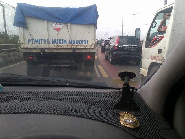 ferysianturi's tweet photo. Pondok kopi arah cipinang padat ! @TMCPoldaMetro http://t.co/qzFw8WCWTj