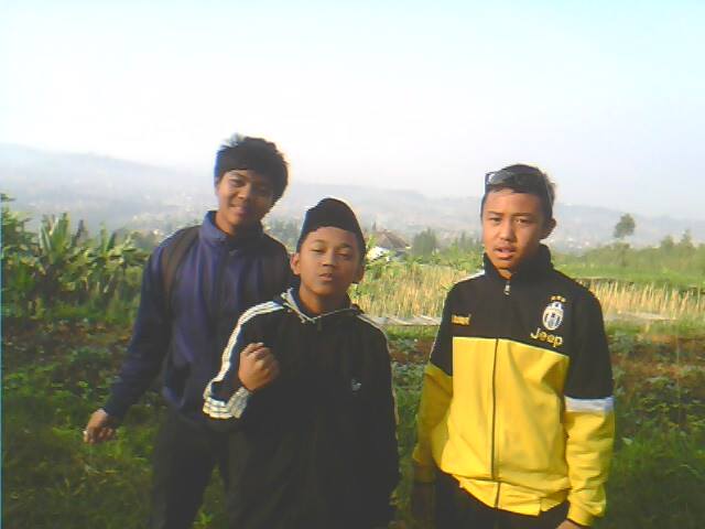 WarcrastFamily's tweet photo. 3idiot warcrast 

#campingparadis http://t.co/MttLo10Ud5