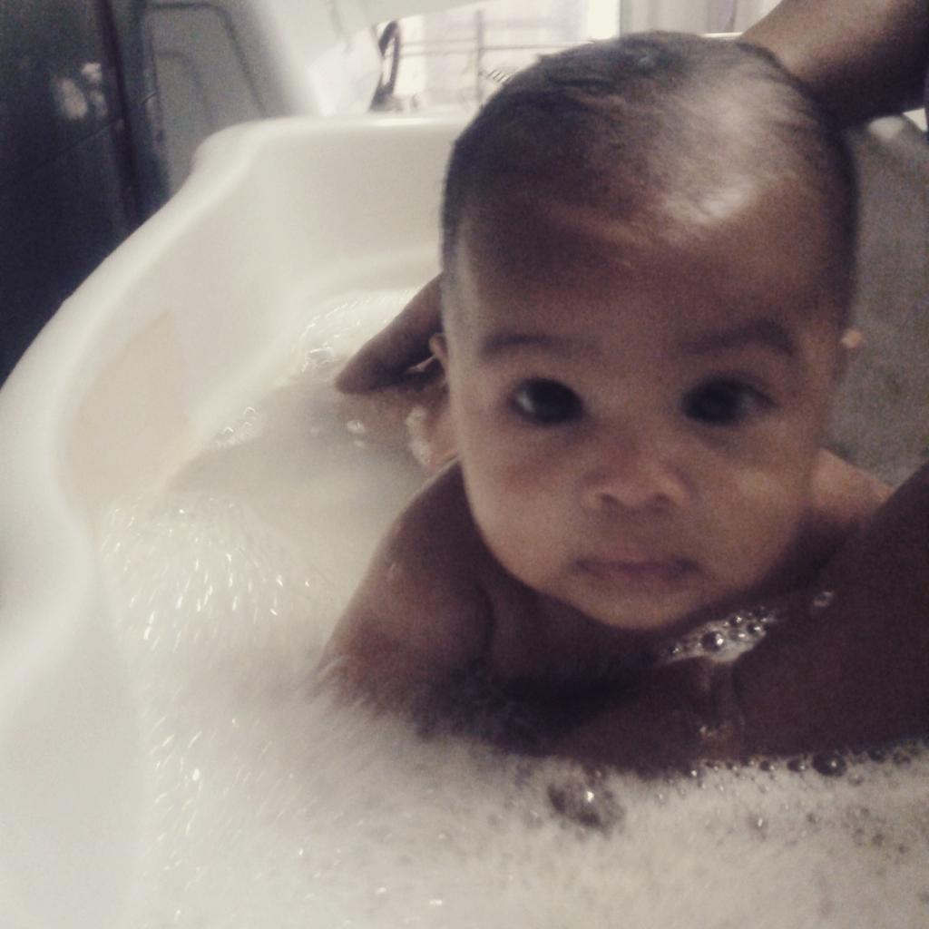 Mr_Wav3's tweet photo. My Niece Bella Gotta Love Her 😘😘 http://t.co/MNI58XAxim