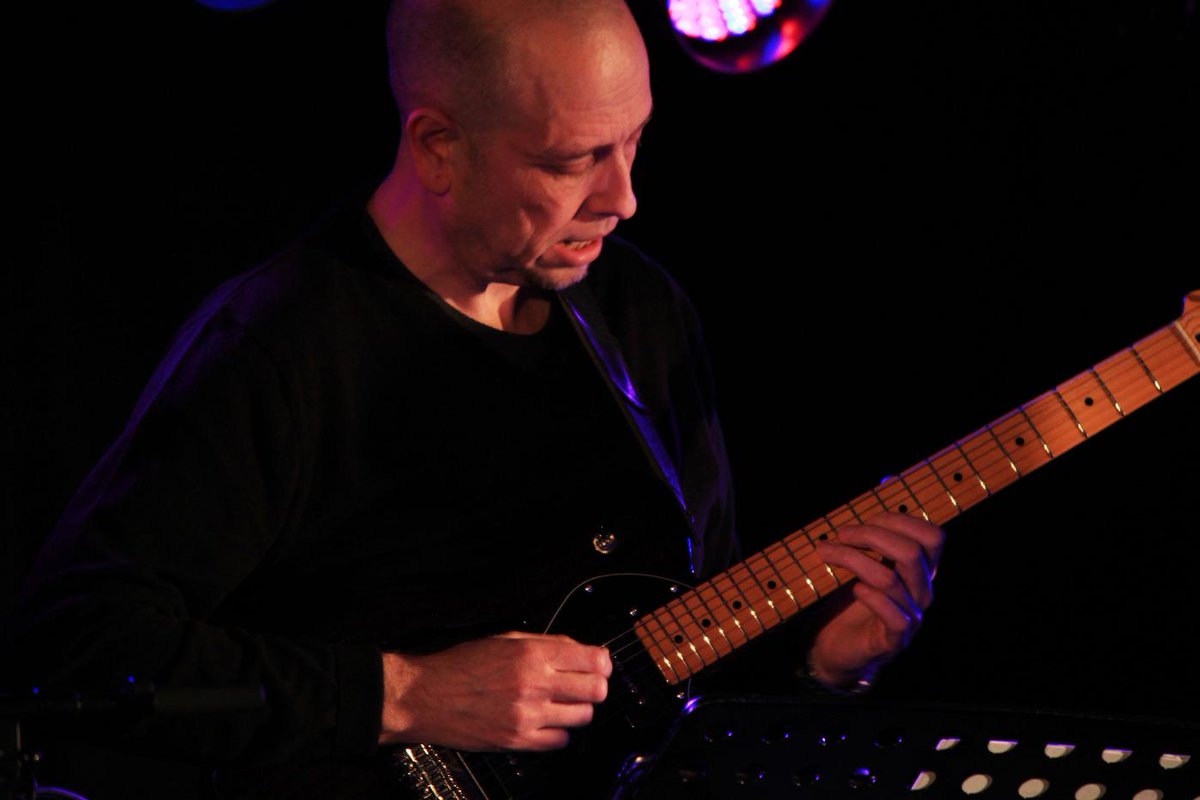 indieraephotos's tweet photo. Tim Pettingale on guitar @PaperMoonLive http://t.co/PemYjzMldP