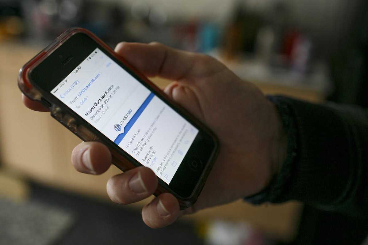 enriquetroyo's tweet photo. “@WSJD: High-tech trackers can tell your parents when you skip class http://t.co/gO4jf7yPKn http://t.co/NHGZYK37MI”/cuidado con lo que desea