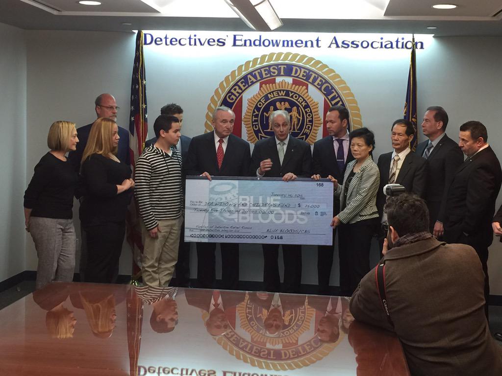 DonnieWahlberg's tweet image. What an honor to present the families of Det Liu &amp;amp; Det Ramos w a check from @BlueBloods_CBS &amp;amp; the NYPD DEA today!