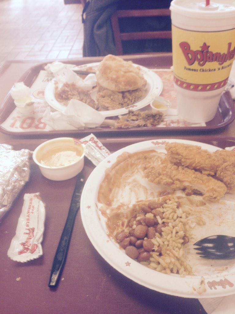 valshea's tweet image. Just laid WASTE to some serious chicken and biscuits! #sodamnfull  #greasyisgood  #whatdiet?
