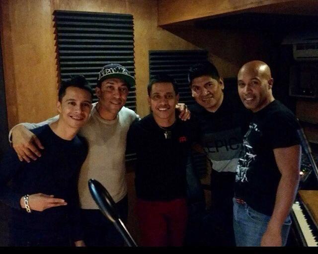 Diegocamachorq's tweet photo. Sesión Recording para Gio Beta!! http://t.co/0EArJNJImd