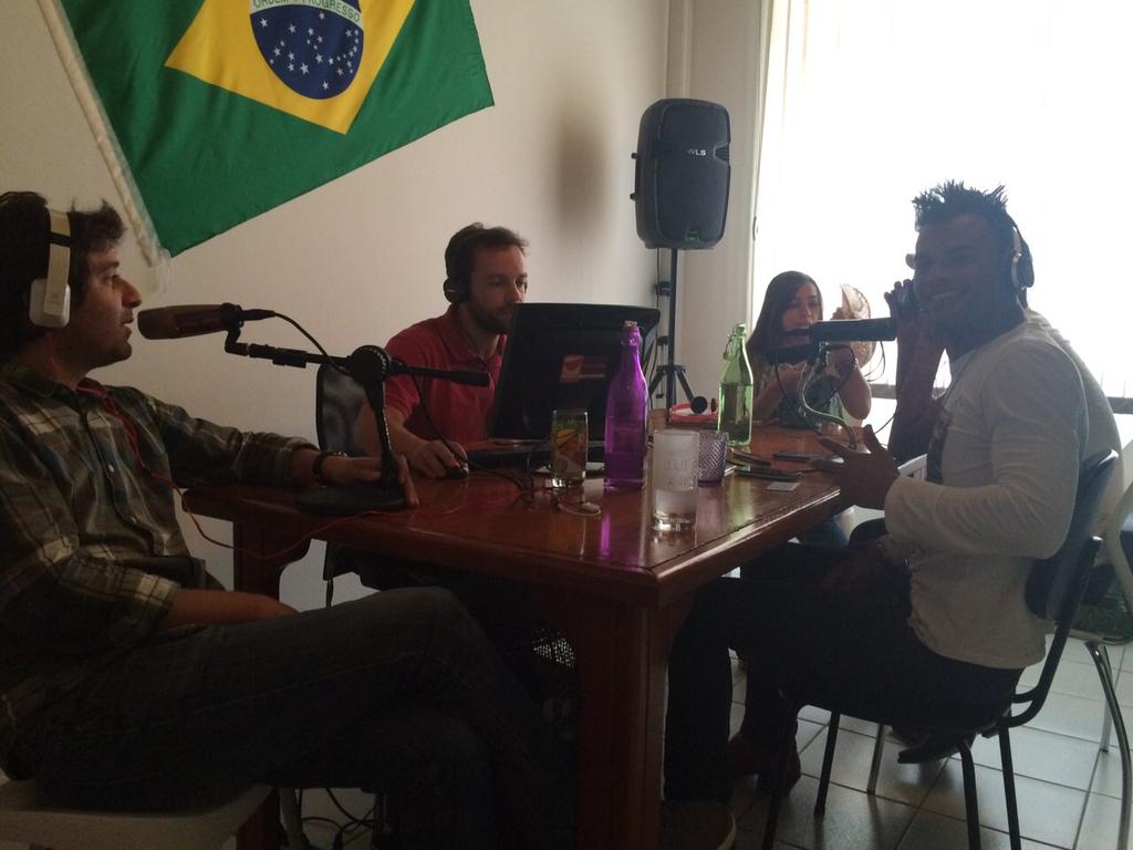 vitorhugoevini's tweet photo. Boa noite galera,hoje gravamos na WEB RADIO,quarta feira que vem as 20:00 passar em http://t.co/W0dJCcfXUq acompanhem http://t.co/rV5djmbjyD