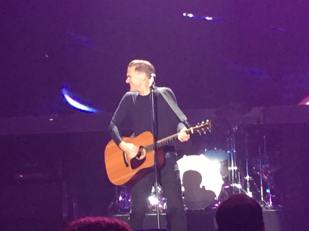 oorjanie's tweet photo. Another @bryanadams in Victoria pic! #reckless30 #canadiantour http://t.co/pbPaFPJv2c