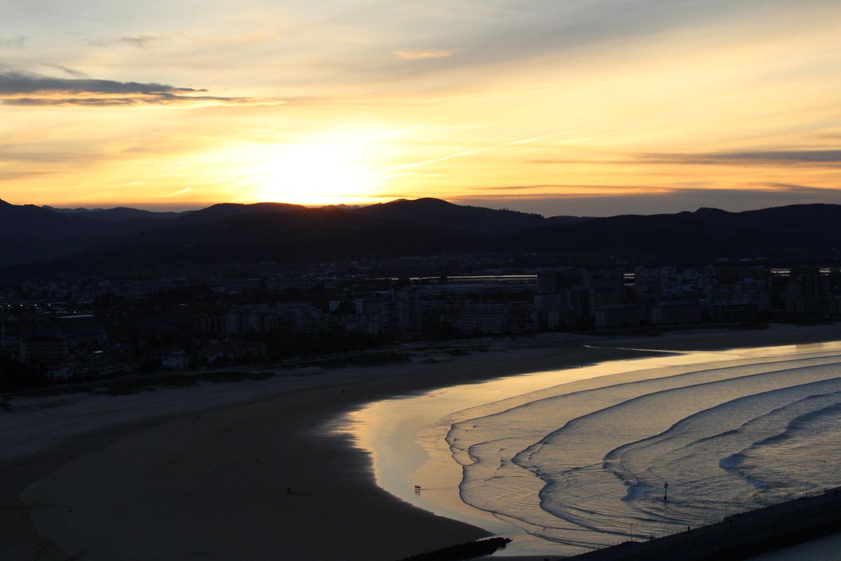 KaEriSs's tweet photo. Estrenando atardeceres. 

"Pa nublar amaneceres conmigo o sin mí"
#Marea #Atalaya #EstrenandoJuguete #NoFilters http://t.co/OQhm3c9pG2