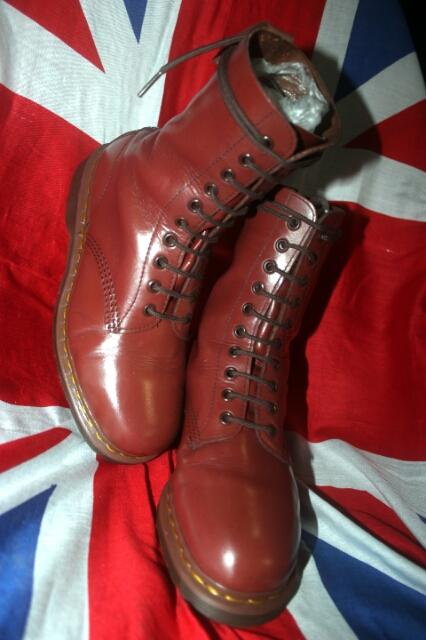 zakaTD's tweet photo. FS. DR.MARTENS 1490 OXBLOOD 80s Size 7 Uk /40us MADE IN ENGLAND , MULUS BOX MASIG ADA MINAT INVITE 7EC6937D. http://t.co/DAQDOsG8NX