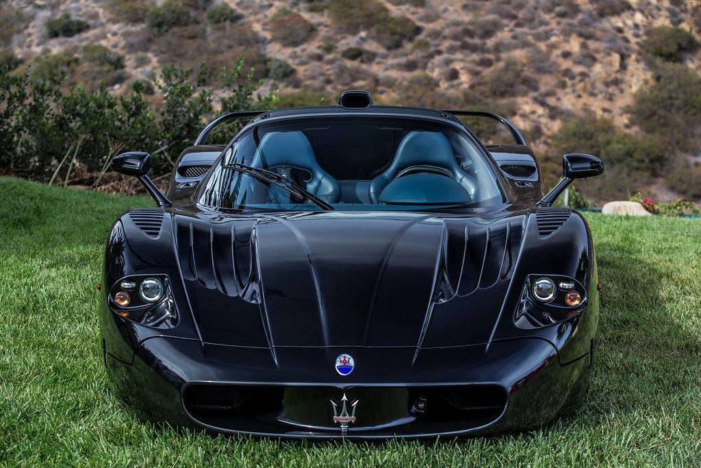 Какой самый крутой мир. Maserati mc12 Black. Мазератти родстер. MC 12 Roadster. Редкие спорткары.