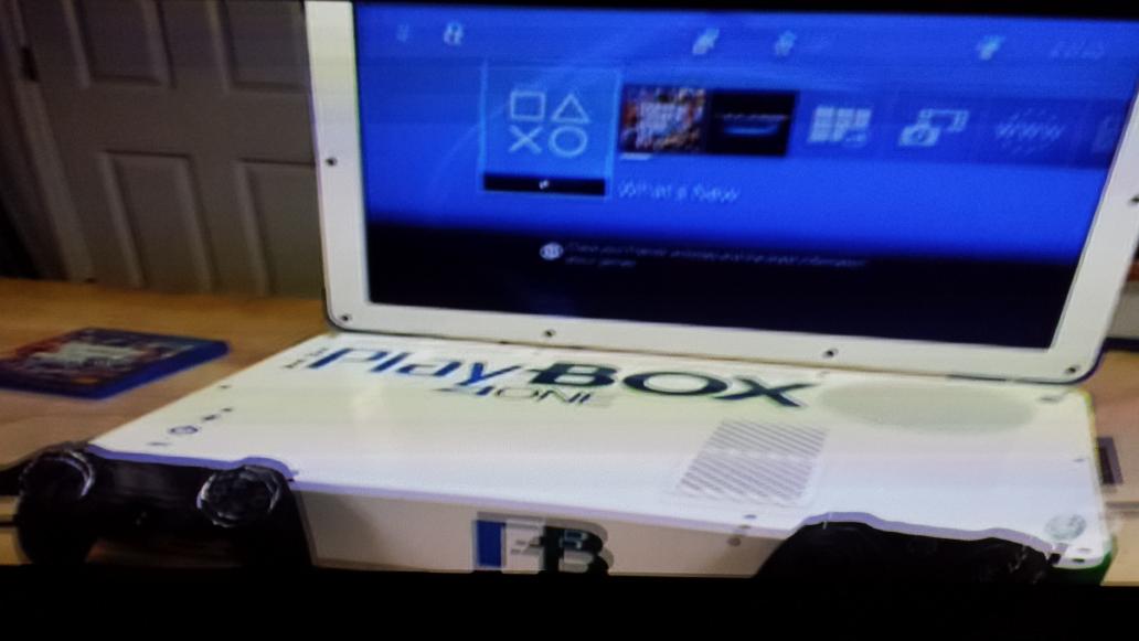 ArsenicThreat's tweet photo. Neat! A one off xb1/ ps4 travel console with a 22" screen. #playboxone http://t.co/MgoEEUybmt