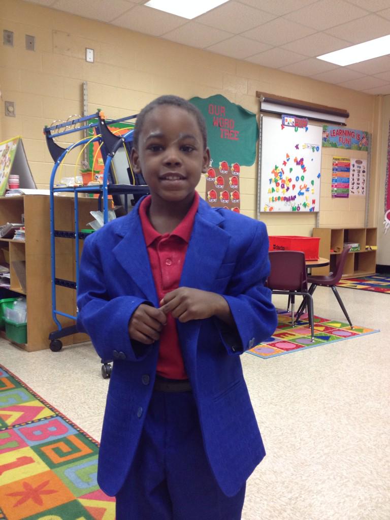 APSK5Math's tweet photo. @BoydElementary hosted a math day for parents &amp; students dressed up as 100 year olds for the 100th day of school. http://t.co/slwF7bpkIW
