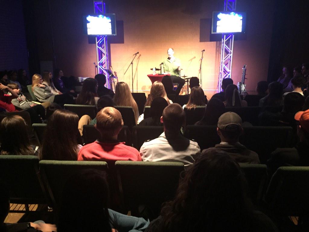 oechurch's tweet photo. Packed house @reliantstudents! 72 students listening to @Brooksdriver preach the gospel! #growingpeoplechange #Jesus http://t.co/h3B66ME2rf
