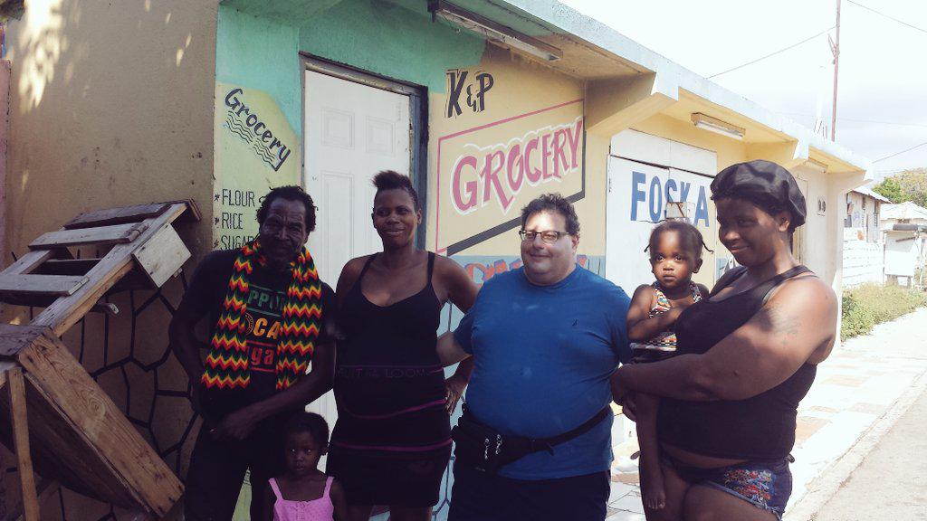 equipejamaique's tweet photo. Aujourd'hui visite du muse de Bob Marley One Love.  Les villageois pensaient que mon père était lui! Comparez! http://t.co/T9Q6z05cuj