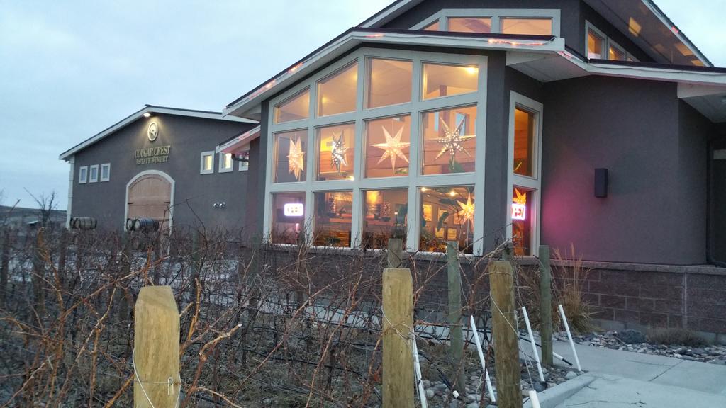 CougarCrest's tweet photo. Weather in Walla Walla is red wine perfect. @lecole41@LongShadowsWine@WoodwardCanyon@SofHCellars@nockingpoint http://t.co/L4wzsEagwK