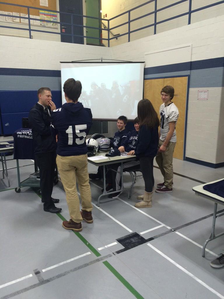 DevelopAthletes's tweet photo. “RT@crusaderBLUE: Open house  http://t.co/HN5vrYVJIQ” Great night, great programs #CityChampsHockeyFootballBasketball #DevelopAthletes