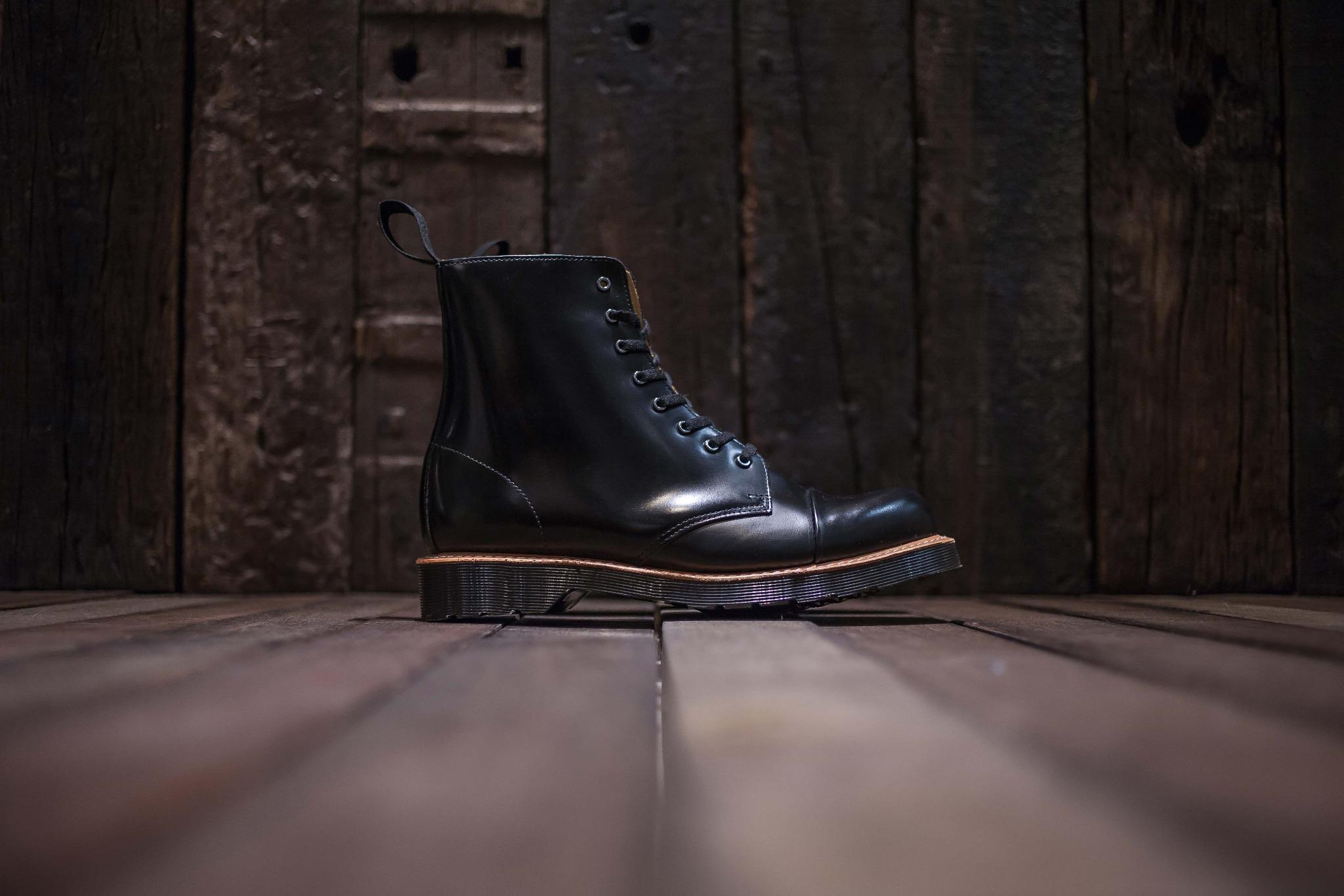 Dr martens cheap charlton boot