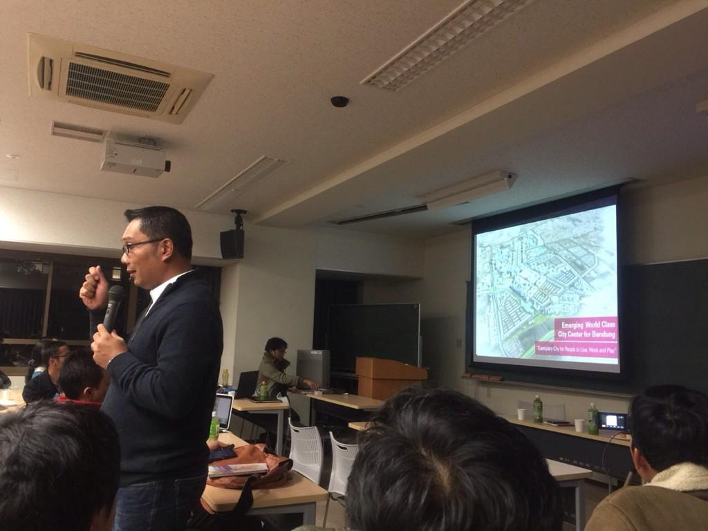 KBRITokyo's tweet photo. Up close &amp; professional with @ridwankamil at Tokyo Institute of Technology. Thank you @ppikanto http://t.co/9AOcVbT9uV