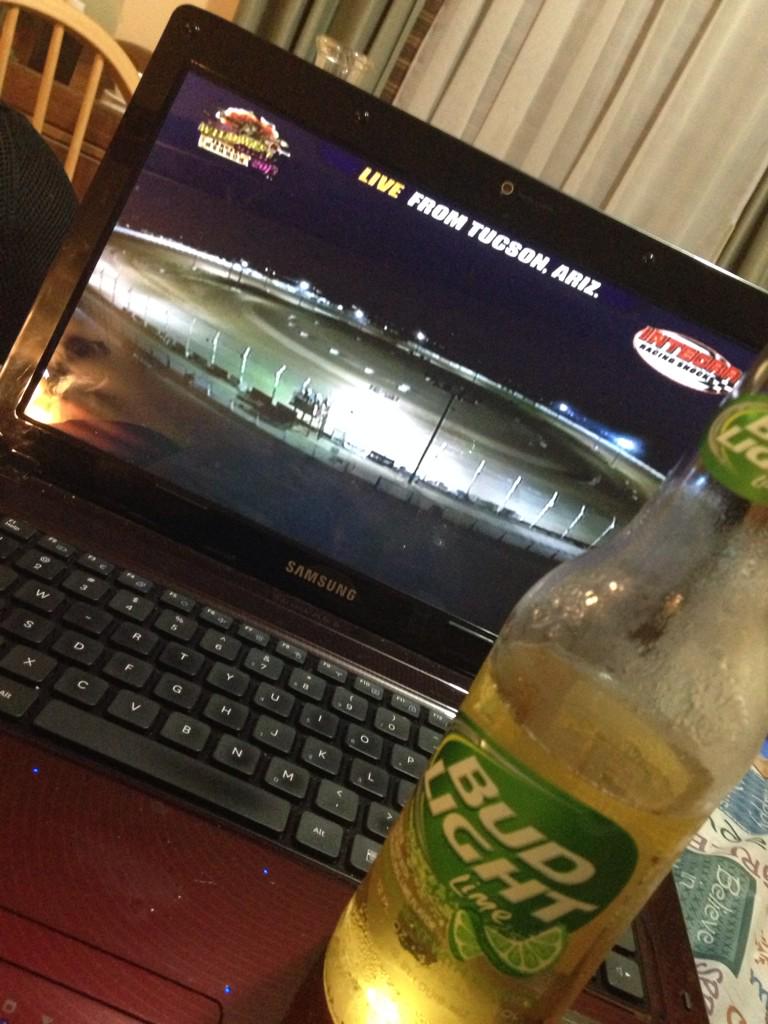 Topnotch_18g's tweet photo. Kellum Autosports enjoying the #WildWestShootout thanks to @DirtonDirt http://t.co/ZWkHiNNKvR