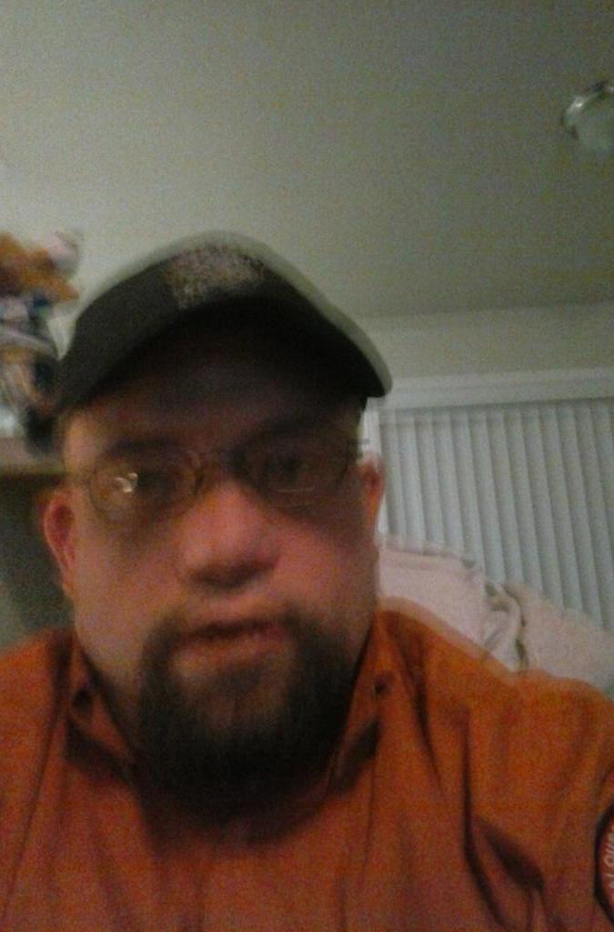 scottskiles37's tweet photo. it is a new picture. of me to night http://t.co/8hNEentmAe