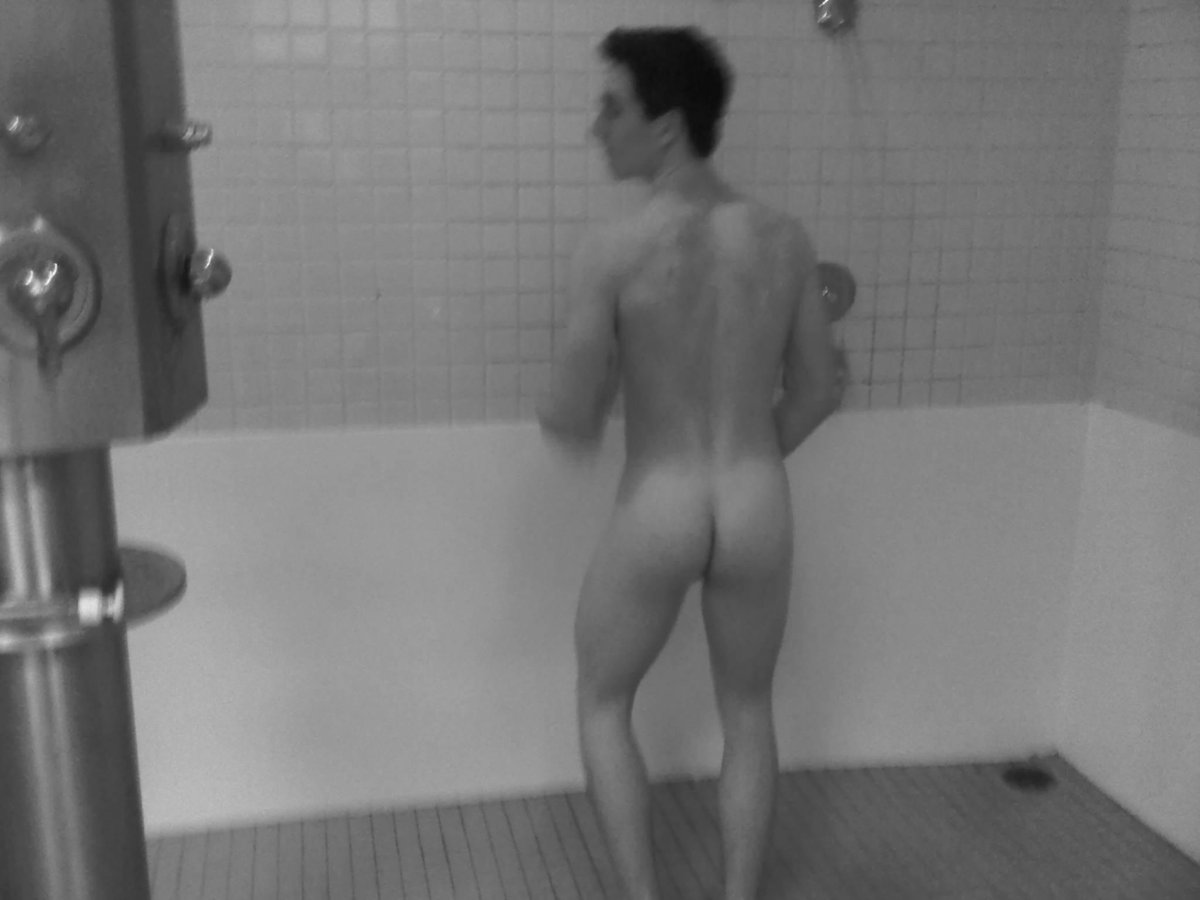 ryu69420's tweet photo. happy 21st my my friend @jwaddz94 !! #throwbackpicz #goodguy #betterass http://t.co/8NDClgzw1J