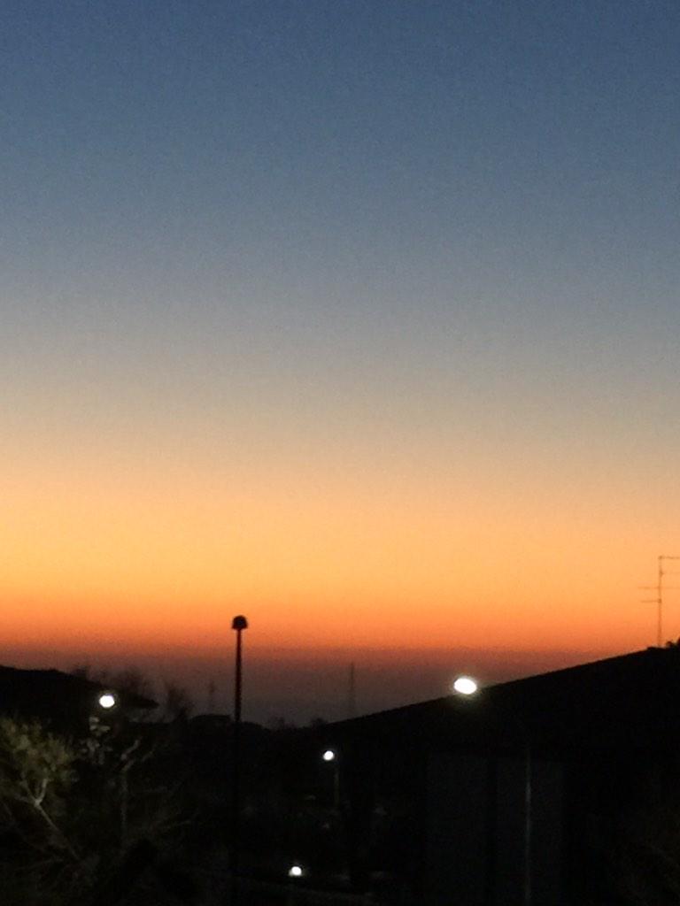 OrnellaCataldo's tweet photo. È sempre Un'altra alba. #sessionstart #runornyrun  #me @RomaRoadRunners @runlovers http://t.co/z724tr2jZs