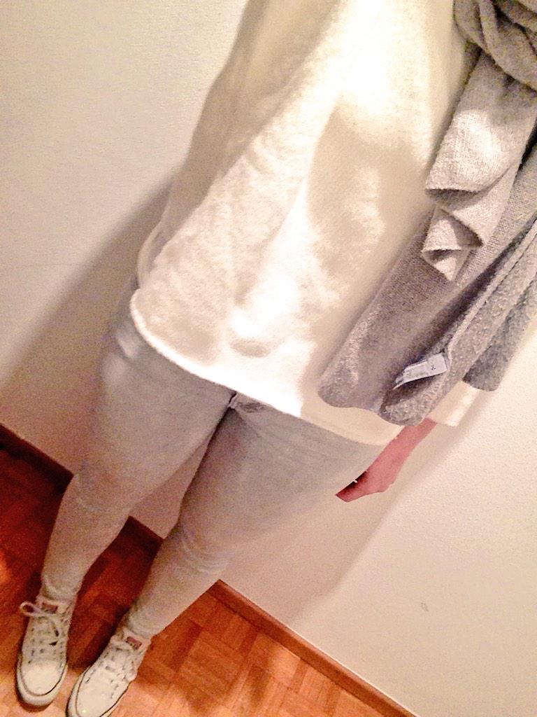 FitLemon's tweet photo. #ootd white and grey #softwinter #comfy http://t.co/0DPvapn9Q1