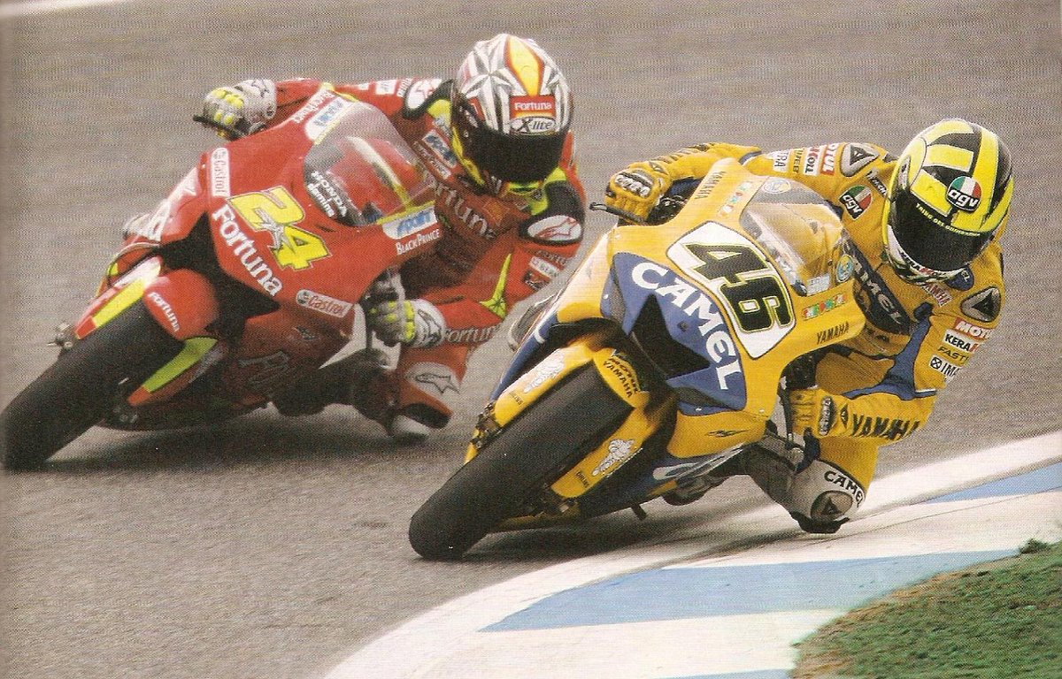 #Faltan (46+24) 70 días para #MotoGP recordando lo inolvidable! Duelo entre <a href="/ToniElias24/">Toni Elias 24</a> y <a href="/ValeYellow46/">Valentino Rossi</a>. Estoril '06