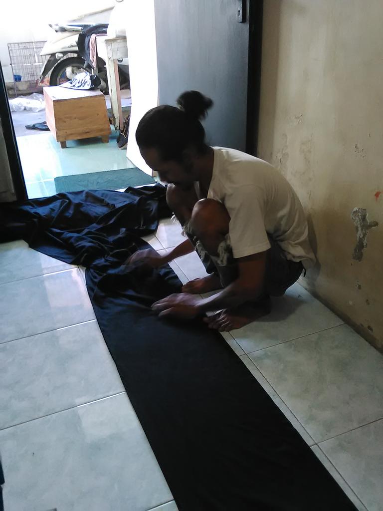 Sedang di markas <a href="/ANSMERCH/">ANUBISMERCH</a>