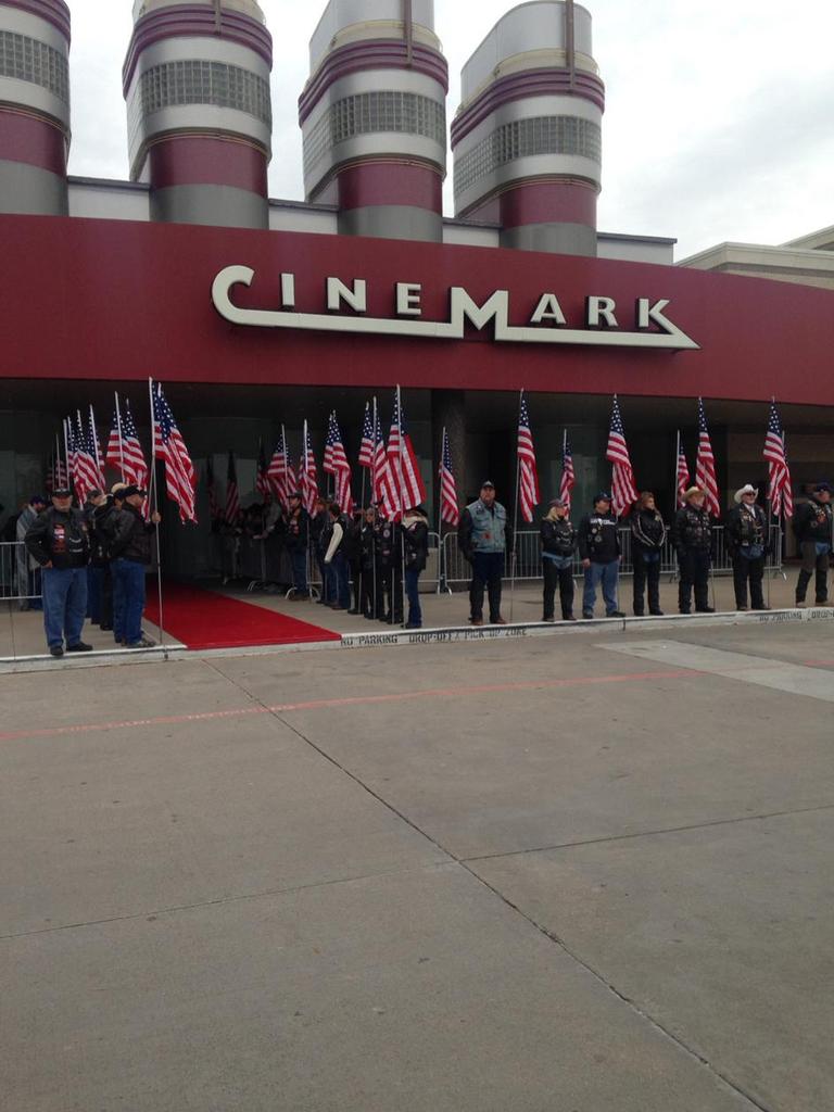 JGuybee's tweet image. Amazing: Patriot Guard line red carpet at ‘American Sniper’ premiere.  @HonorChrisKyle #HonorChrisKyle