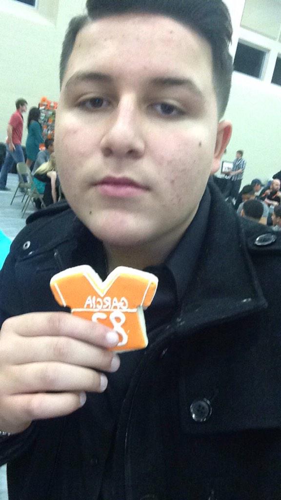 Hernan308's tweet image. This bum ass nigga took my cookie smh #im83 #vsquad #thatsmycousintho #nobullshit