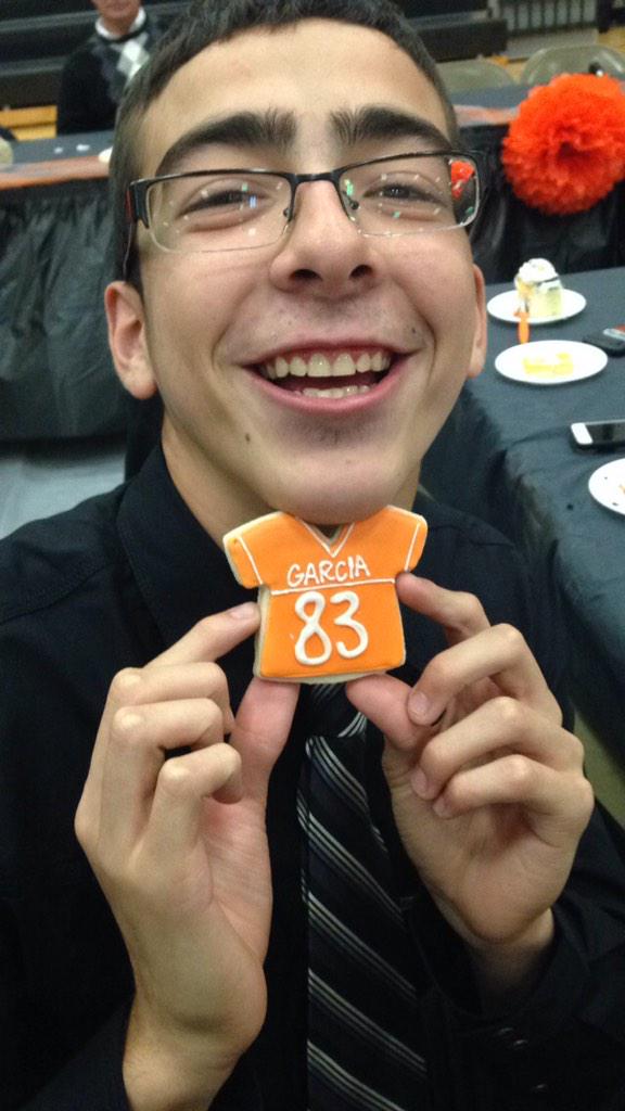 Hernan308's tweet image. This bum ass nigga took my cookie smh #im83 #vsquad #thatsmycousintho #nobullshit