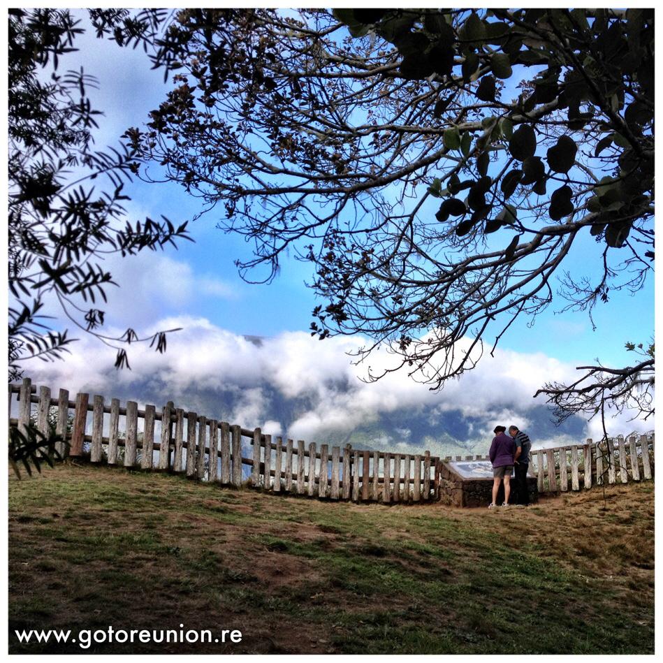 gotoreunion's tweet photo. Allons bat' un caré ? Envie d'évasion ? #gotoreunion #team974 #vacances974 #ilovereunion #lareunion http://t.co/jpf4yv0jLZ