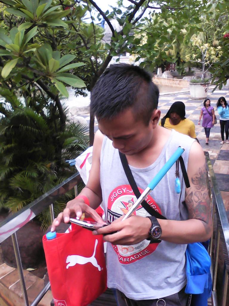 KarismaJKT's tweet photo. Dan ceritanya hari ini kami se-Yayasan sdg "basah-basahan" di @AncolAtlantis http://t.co/E5isSqldNH