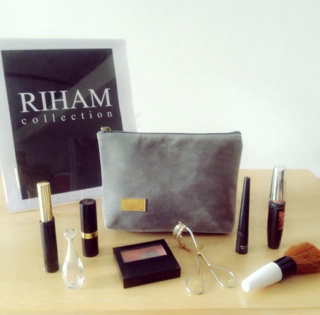 New arrival "indiana pouch" in light grey . for order line iralistya or add 73CDE9BF