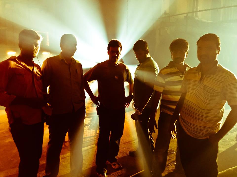 AiMovie's tweet photo. Thanks to the Assistant Directors of @ShankarShanmugh in #I #Imovie :)
Look at the Mersal pose of them ;)
#Ipongal http://t.co/6e7plDd4u6