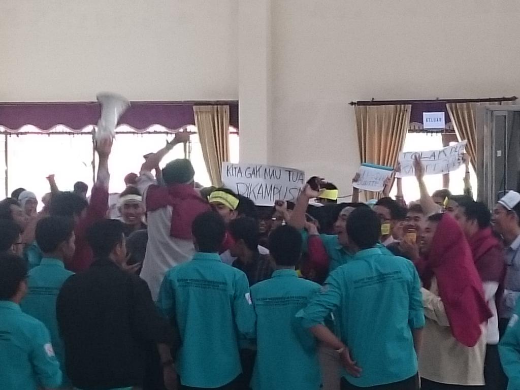 bemfkumm's tweet photo. Simulasi Aksi #LKMM #FKUMM http://t.co/GJLAr6Yqve
