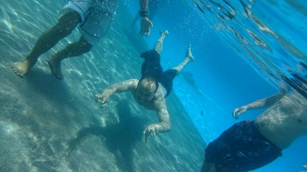 KarismaJKT's tweet photo. Hi..  #basahbasahan di @AncolAtlantis http://t.co/be7PxZMYEe