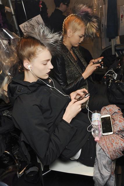 BritishVogue's tweet photo. At your desk, on your mobile, be the first to hear the latest fashion news: http://t.co/pfQndIEv8U http://t.co/reO8rblxLd