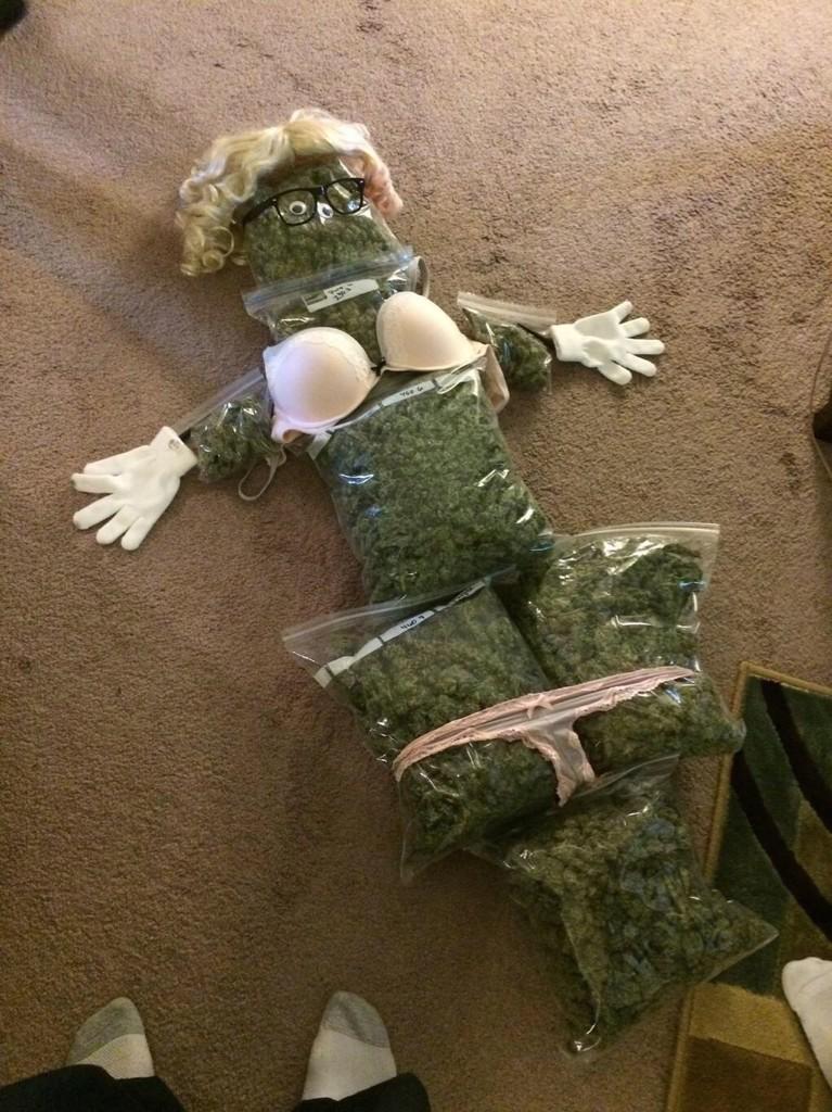 PennyTheGOAT's tweet photo. "Bae be quiet you're loud AF!!" http://t.co/Opa1WAJQrh