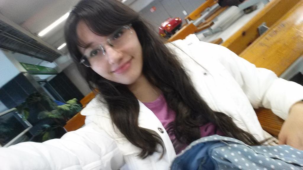 InndraG's tweet image. Primer viaje sola :') ... en compañía de un gran amigo ... un gusano :3  #Miau  #Xalapa  #♡