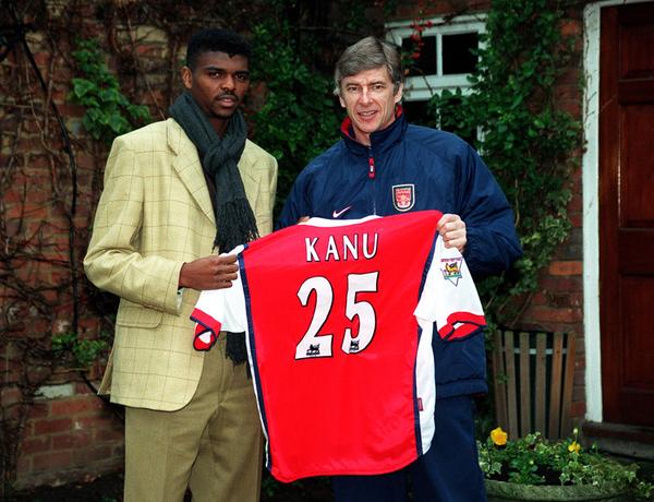FancyOlusola's tweet photo. @papilokanu it was like yesterday he singed for @Arsenal. And play a massive role with the legend @ThierryHenry http://t.co/mLljCbojUQ