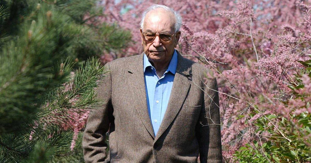 Edebiyatımızın önemli ismi #YaşarKemal'in rahatsızlanarak hastaneye kaldırıldığını öğrendik; acil şifalar diliyoruz.