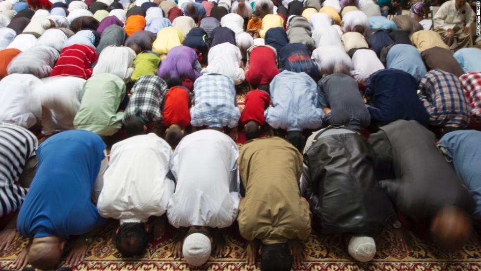 CNN's tweet photo. Duke University's decision to sound Muslim call to prayer riles some. http://t.co/5W08a6DQOz http://t.co/qnQ5xrNiFQ