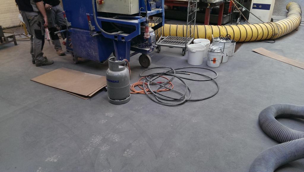 Special_Protect's tweet photo. In de ochtend aangebracht en in de middag in gebruik genomen. #industrievloer #polyurea #hotspray. http://t.co/rTeOK8SFQN