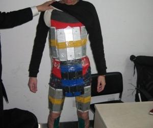 TOMTELECOMBV's tweet photo. Chinees betrapt met smokkelen van 94 iPhones. #lastigplassen http://t.co/mEfl2kGVTc