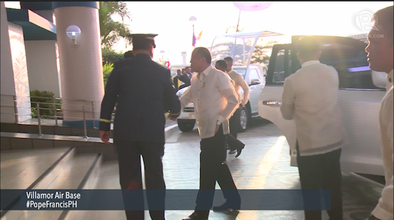 rapplerdotcom's tweet photo. The President arrives at Villamor Airbase. http://t.co/fHn6yGsejW #PopeFrancisPH #ShowThePope http://t.co/FH05utEfLe
