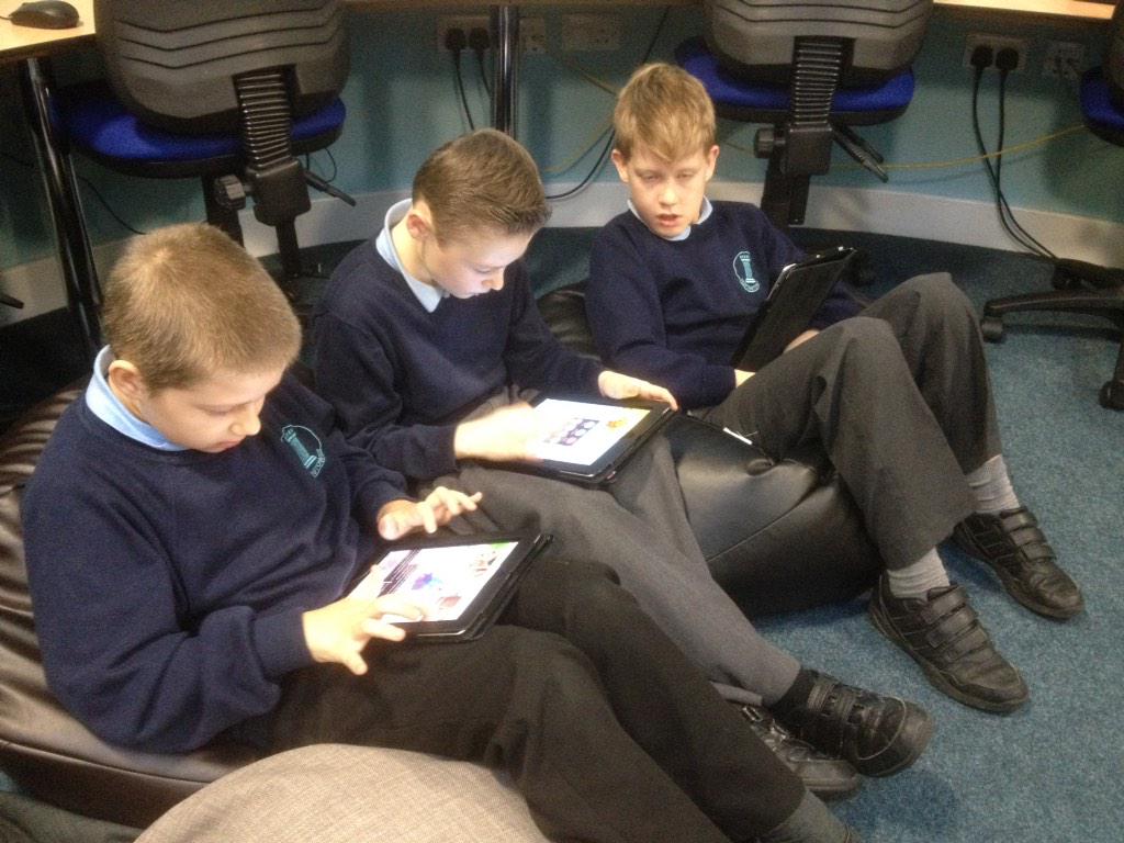 TowerEng's tweet photo. #inspired male writers! iPads working to motivate #teamhuntingtower. Watch this space for their superb work. http://t.co/7QZ2DS5kYF