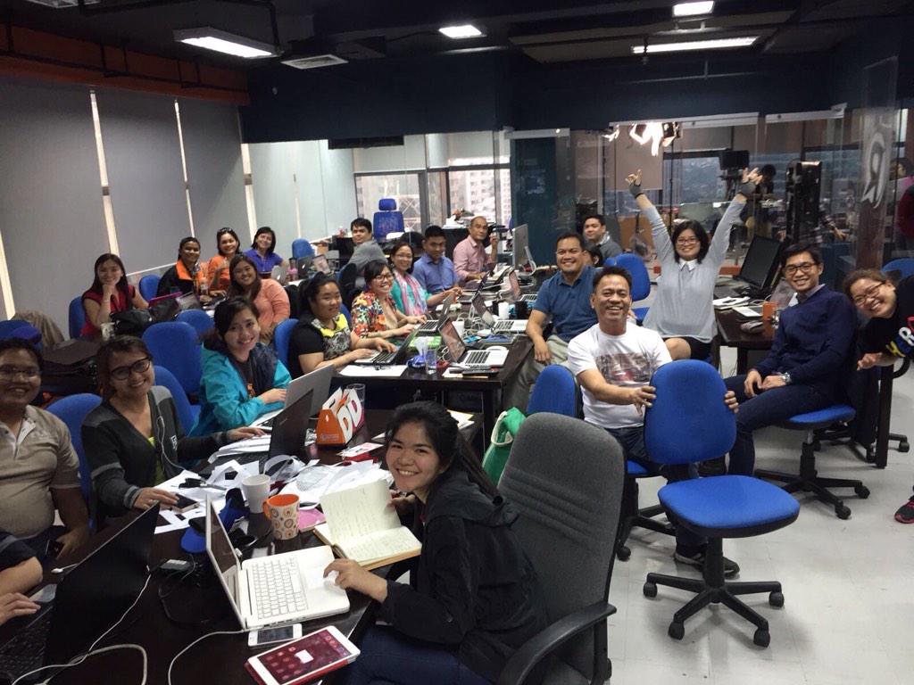 Firechatapp's tweet image. Pope Francis has landed!
Love the smiles of our friends at @rapplerdotcom

#PopeFrancisPH #amazingcoverage