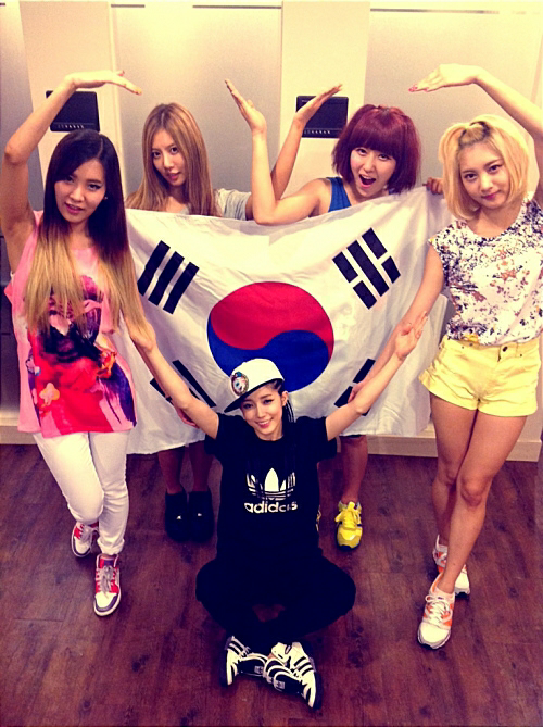 yayanaa_twt's tweet photo. I will forever support Zinni , Jiyeon , Dahee , Miso and Trinity . I'm proud to be Glamorous #ThankYouGLAM 😭 :') http://t.co/QfgKtjYSDL